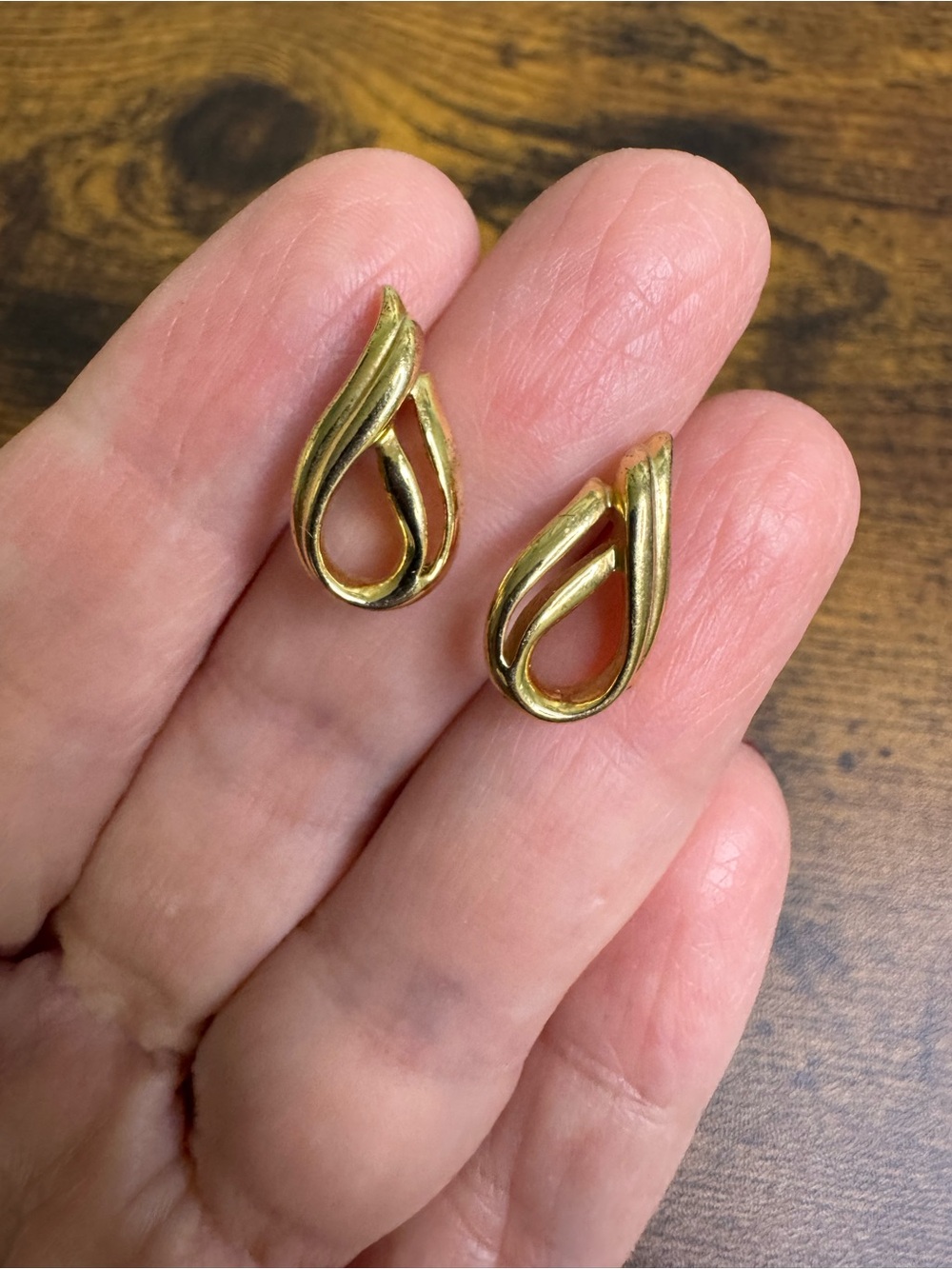 4/$20 Dainty Vintage Gold Teardrop Loop Earrings